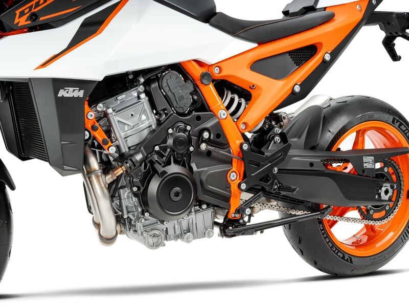 MY26 KTM 990 DUKE R - Image 11