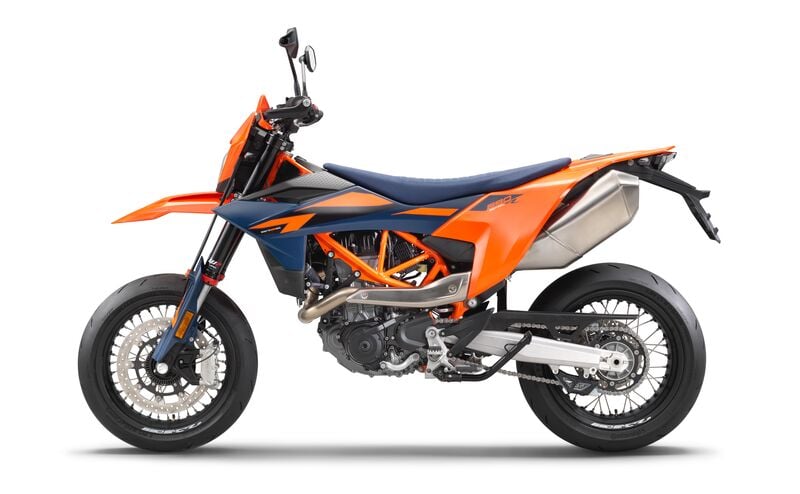 MY26 KTM 690 SMC R - Image 2