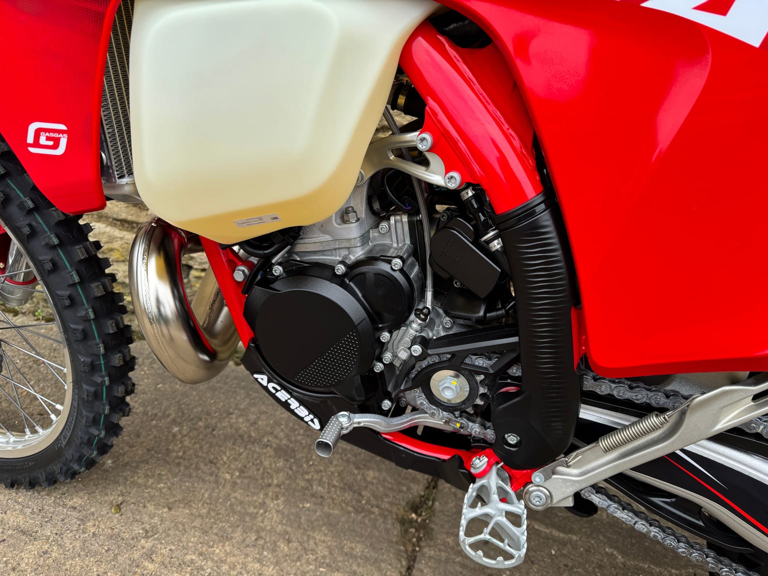 GasGas EC250 2T TBI, 2024 Model, Road Registered, 3 Hours, MINT Condition - Image 14