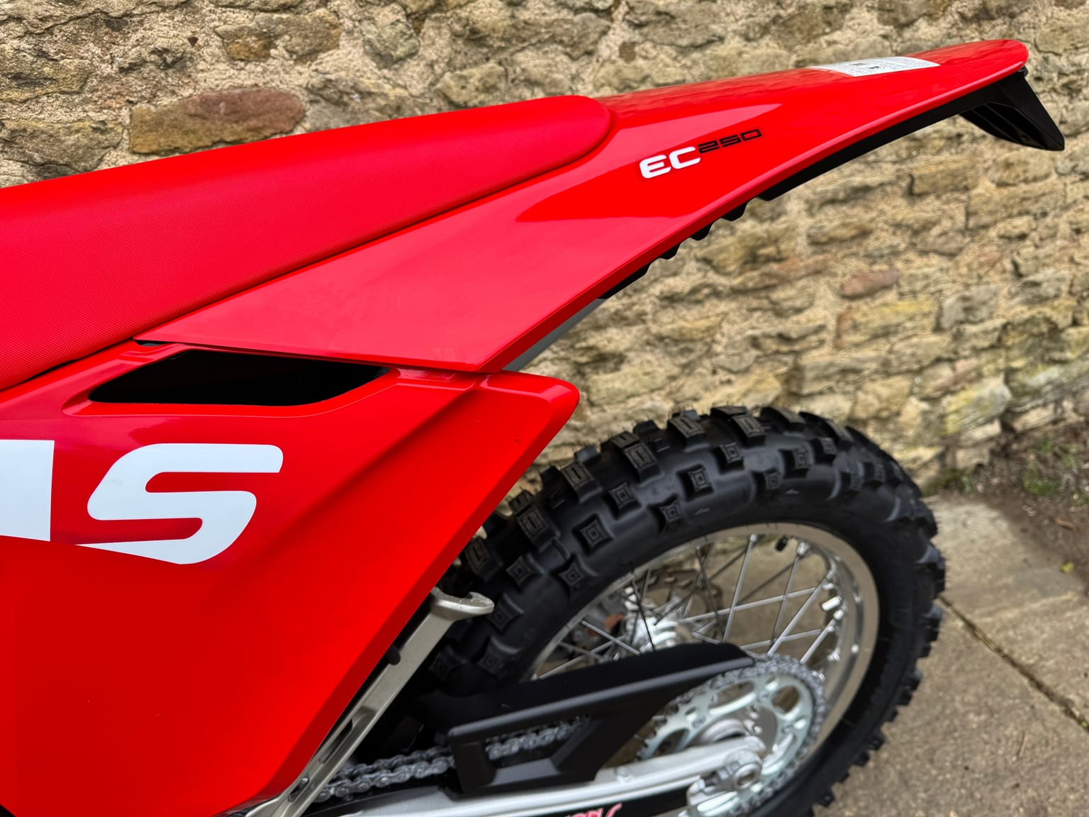 GasGas EC250 2T TBI, 2024 Model, Road Registered, 3 Hours, MINT Condition - Image 3