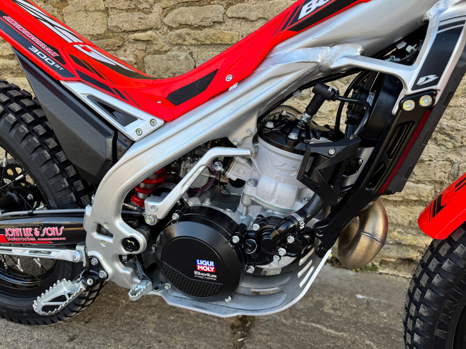 Beta Sincro 300cc Trials Bike, 2026 Model, Road Registered, Ridden Twice - Image 4