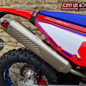 AKRAPOVIC TITANIUM SLIP ON LINE SILENCER BETA RR 250/300 2T 2020-2026